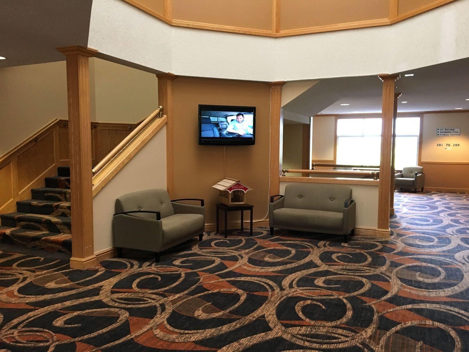 Cabot Inn & Suites Lancaster Bagian luar foto